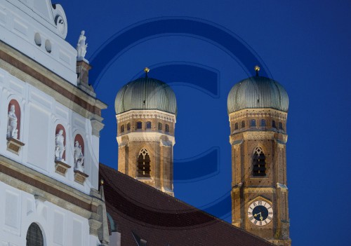 Frauenkirche und Rathaus in Muenchen