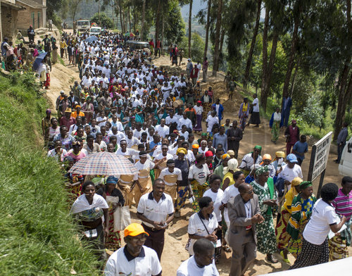 Marsch der Bevoelkerung von Musebeya