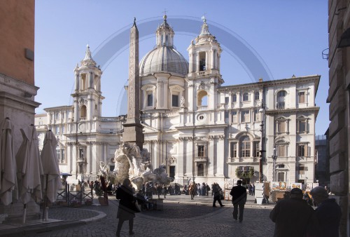 Kirche Sant Agnese an der Piazza Navona und Obelisk
