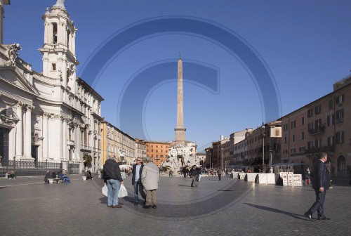 Kirche Sant Agnese an der Piazza Navona und Obelisk