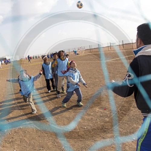 Fussball im Fluechtlingslager in Jordanien