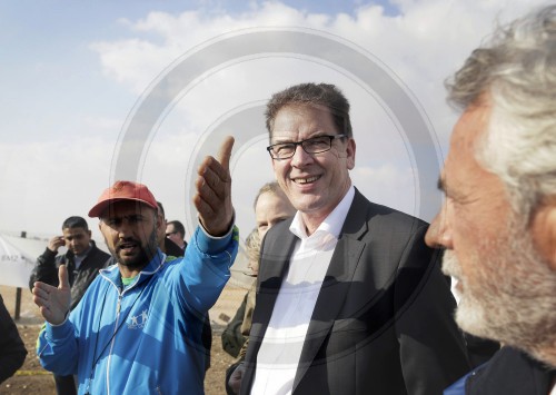Mueller besucht Fluechtlingslager in Jordanien