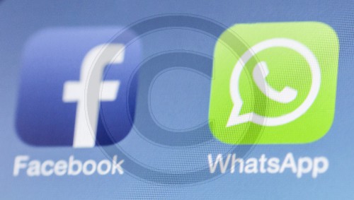 Facebook und WhatsApp Icon auf einem Mobiltelefon zu sehen.