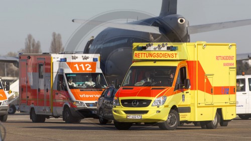 Bundeswehr bringt verlezte ukrainische Staatsbuerger nach Deutschland