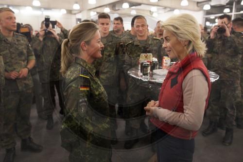 Von der Leyen bei Soldaten im Kosovo