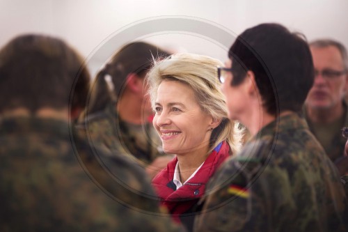 Von der Leyen bei Soldaten im Kosovo