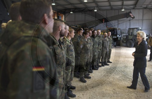 Von der Leyen bei Soldaten im Kosovo