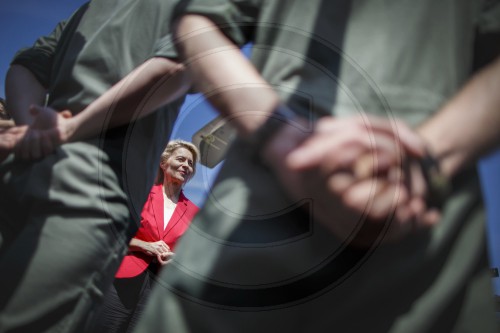 von der Leyen besucht die ILA