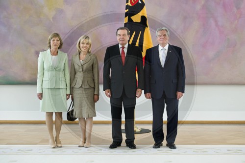 Gauck empfaengt Gerhard Schroeder