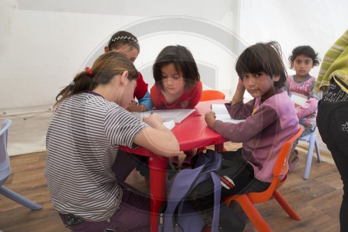 Syrisches Kind im Fluechtlingslager Barr Elias