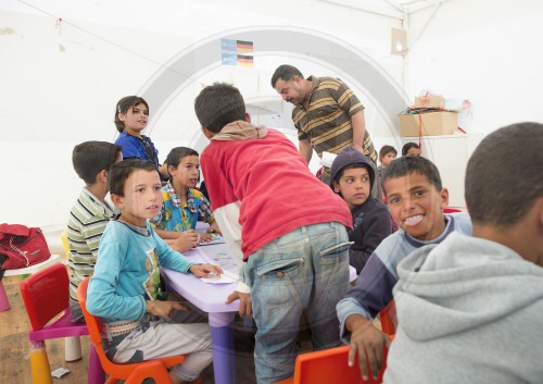 Syrisches Kind im Fluechtlingslager Barr Elias