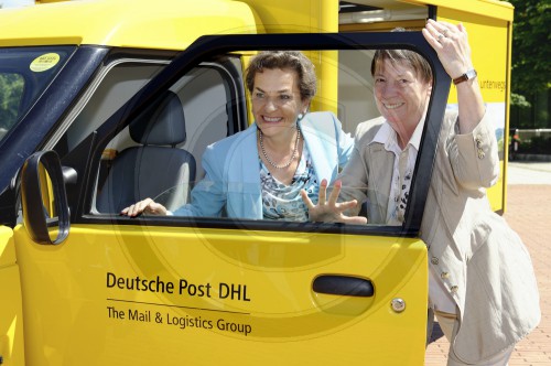 BM Hendricks und Christina Figueres stellen Elektroautos vor