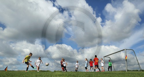 Schueler beim Fussball