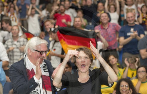 BM Steinmeier schaut das WM-Spiel D-BRA