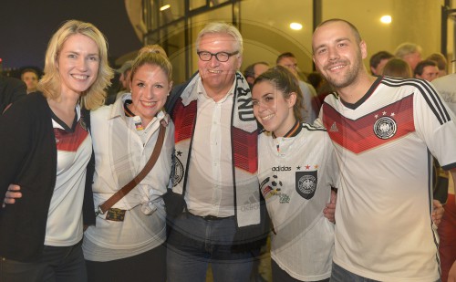 BM Steinmeier schaut das WM-Spiel D-BRA