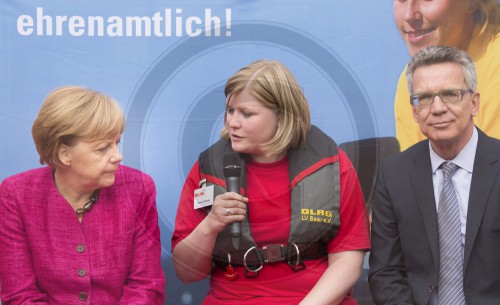 Besuch der Bundeskanzlerin Angela Merkel und Thomas de Maiziere, CDU, Bundesinnenminister beim Bundesamt fuer Bevoelkerungsschutz und Katasthrophenhilfe BBK