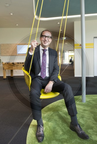 Dobrindt besucht SAP Innovation Center