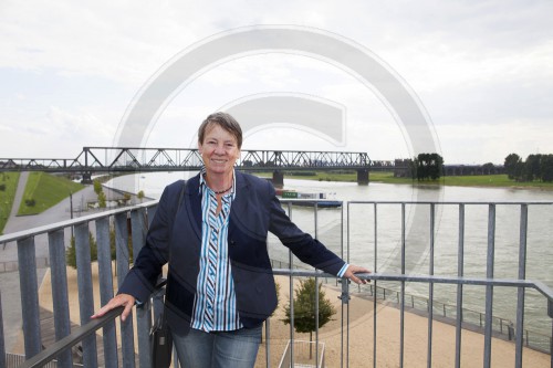 Barbara Hendricks, SPD, Bundesministerin fuer Umwelt, Naturschutz, Bau und Reaktorsicherheit besucht das Projekt Rheinpark