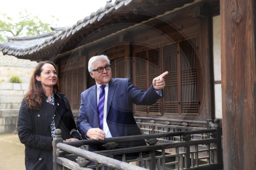 Bundesaussenminister Frank-Walter Steinmeier, SPD und Natalia Woerner, Schauspielerin