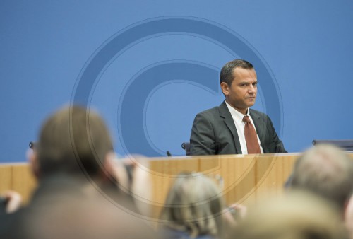 Sebastian Edathy in der Bundespressekonferenz