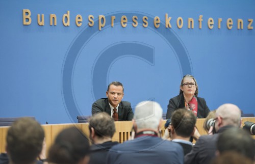 Sebastian Edathy in der Bundespressekonferenz