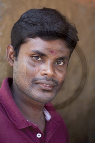 Portraet eines jungen Mannes in Sri Lanka