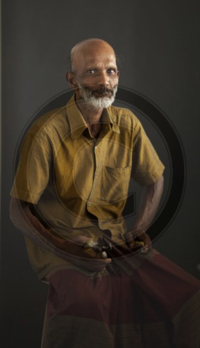 Portraet eines Gaertners in Sri Lanka