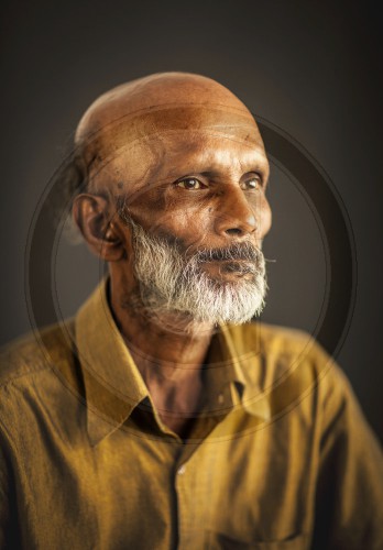 Portraet eines Gaertners in Sri Lanka
