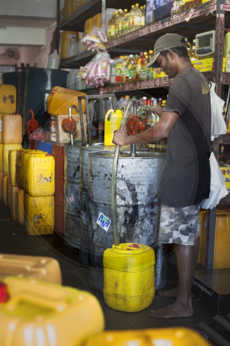Verkauf von Palmoel in Sri Lanka