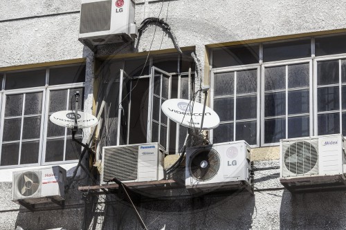 Klimaanlagen an einem Haus in Sri Lanka