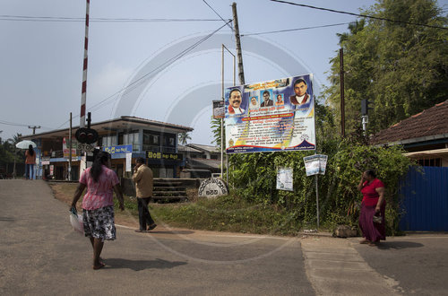 Wahlplakate in Dodanduwa auf Sri Lanka