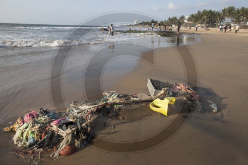 Vermuellter Strand in Sri Lanka