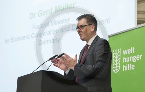 Gerd Mueller bei der Welthungerhilfe