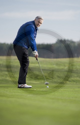 Wowereit spielt Golf