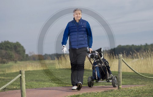 Wowereit spielt Golf