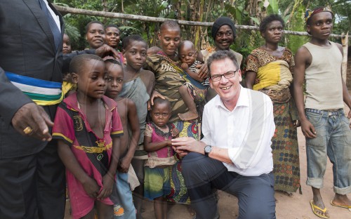 BM Mueller besucht Kongo und Kamerun