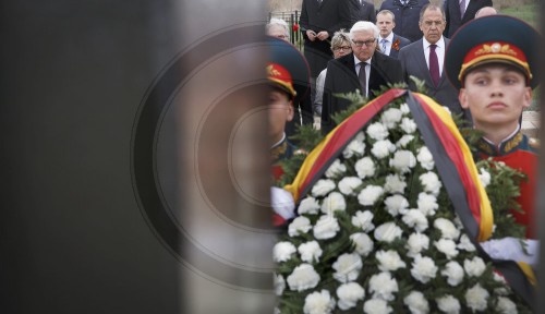 Bundesaussenminister Frank-Walter Steinmeier, SPD in Wolgograd anlaesslich des Gedenkens an das Ende des zweiten Weltkiriegs
