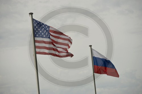 Flaggen USA und Russland