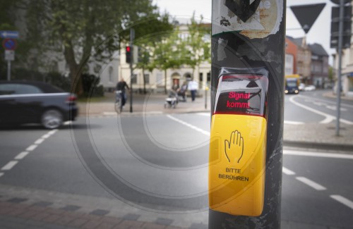 Verkehrsampel mit FuÔ¨Çgaengersignalanforderung in Celle