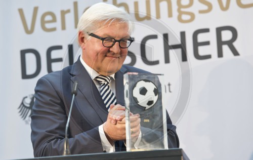 BM Steinmeier kuert Fussballbotschafter 2015