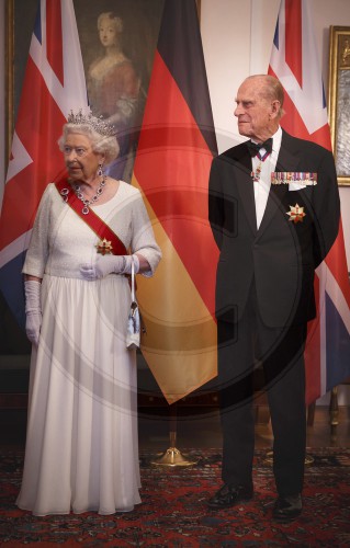 Queen Elizabeth II, Prinz Philip, Duke of Edingburgh, beim Defilee