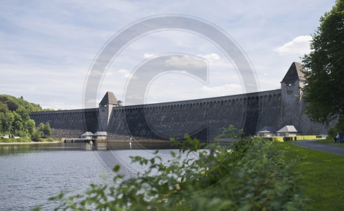 Staumauer am Moehnesee