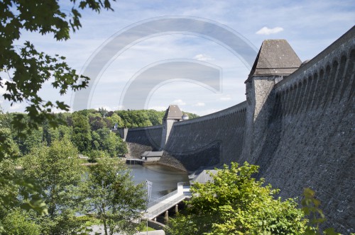 Staumauer am Moehnesee