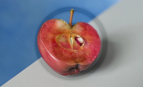 Apfel mit rotem Fruchtfleisch