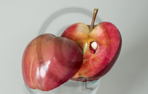 Apfel mit rotem Fruchtfleisch