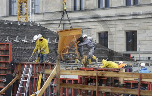 Bauarbeiter auf einer Baustelle am Neuen Museum