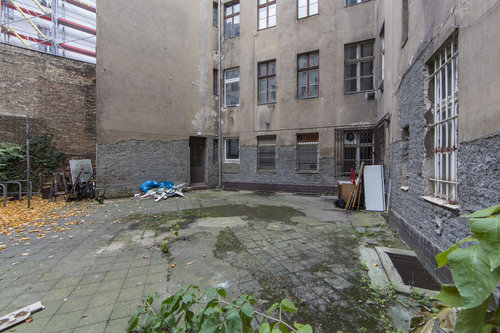 Innenhof in einem zu sanierenden Altbau in Berlin