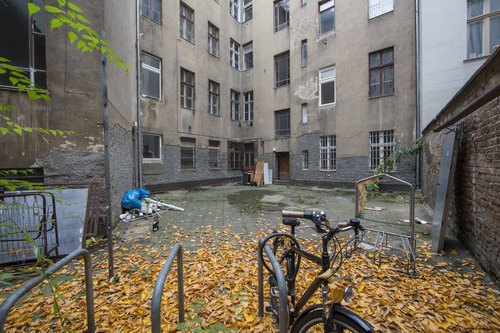 Innenhof in einem zu sanierenden Altbau in Berlin