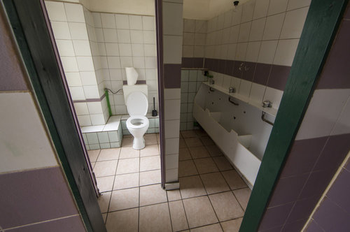 Toilette in einem zu sanierenden Altbau in Berlin