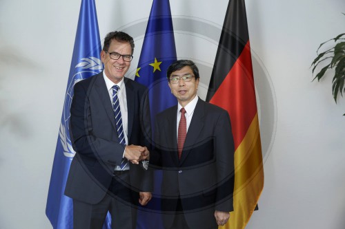 10.11.2015 BM Mueller trifft Praesident der Asiatischen Entwicklungsbank